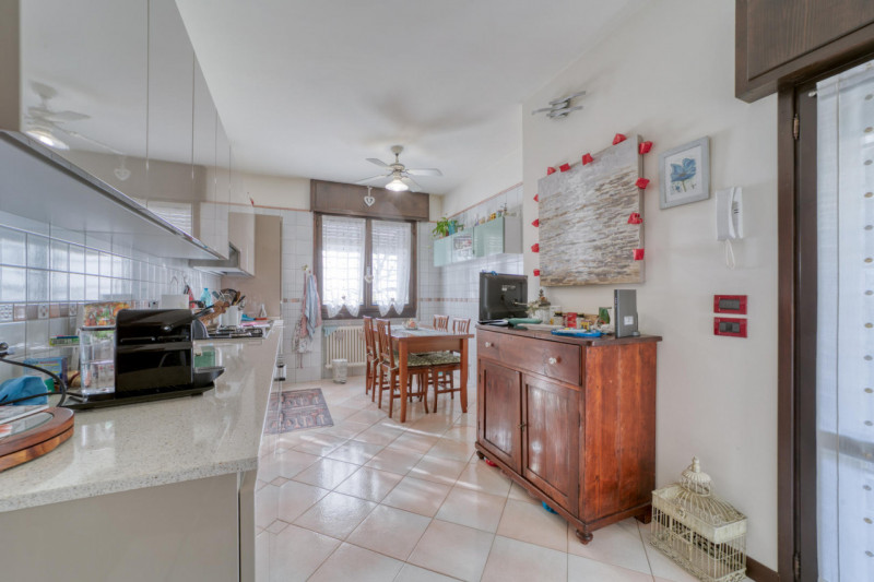 PADOVA - ZONA FACCIOLATI Nel cuore di una delle zone più ricercate della città, proponiamo in ven...