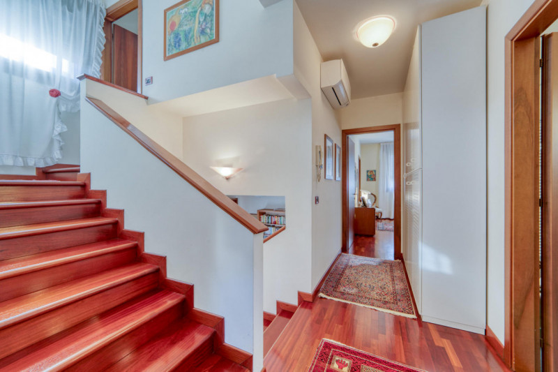 PADOVA - ZONA FACCIOLATI Nel cuore di una delle zone più ricercate della città, proponiamo in ven...