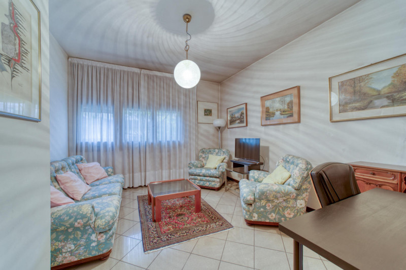 PADOVA - ZONA FACCIOLATI Nel cuore di una delle zone più ricercate della città, proponiamo in ven...