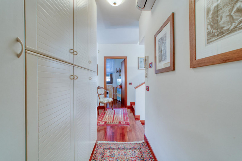 PADOVA - ZONA FACCIOLATI Nel cuore di una delle zone più ricercate della città, proponiamo in ven...