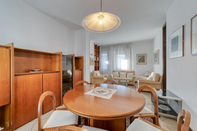 PADOVA - ZONA FACCIOLATI Nel cuore di una delle zone più ricercate della città, proponiamo in ven...