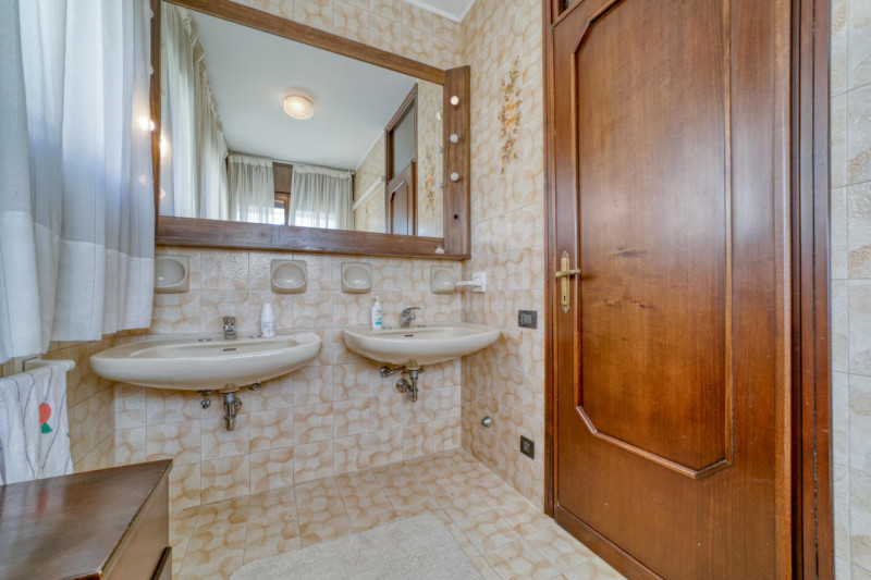 PADOVA - ZONA FACCIOLATI Nel cuore di una delle zone più ricercate della città, proponiamo in ven...