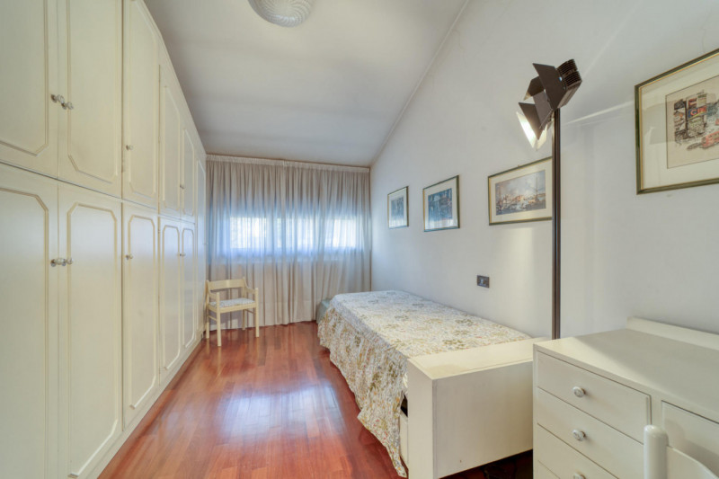 PADOVA - ZONA FACCIOLATI Nel cuore di una delle zone più ricercate della città, proponiamo in ven...