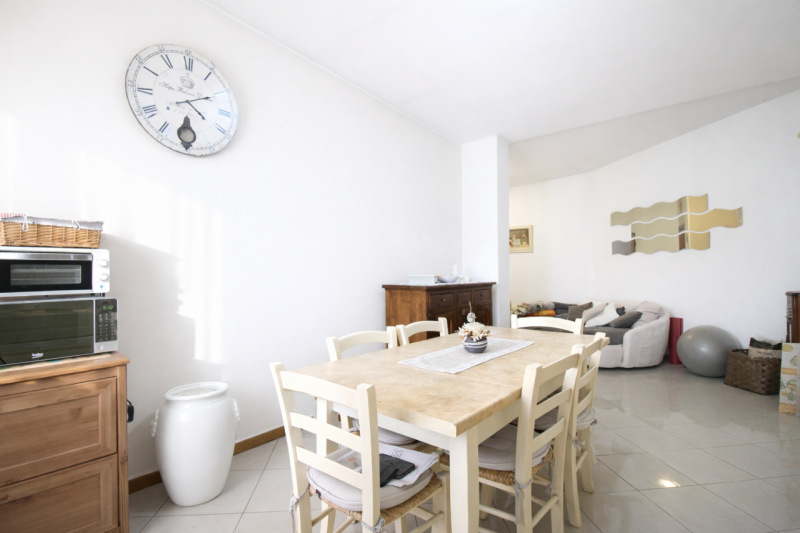 Nella tranquilla e ricercata frazione di Cresole, proponiamo in vendita grazioso appartamento bic...