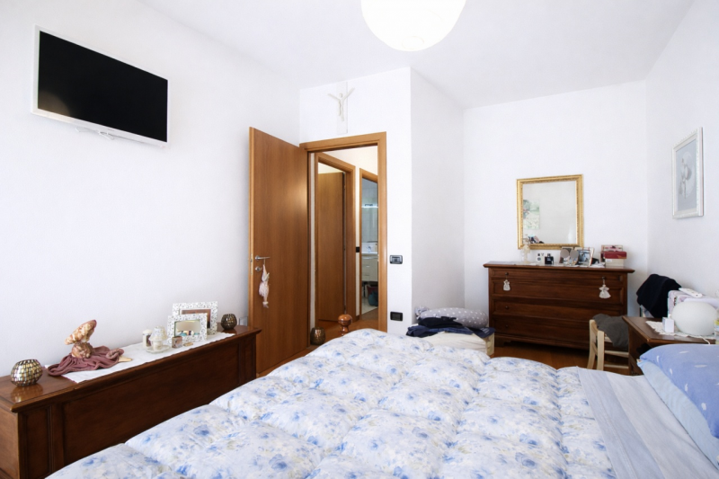 Nella tranquilla e ricercata frazione di Cresole, proponiamo in vendita grazioso appartamento bic...