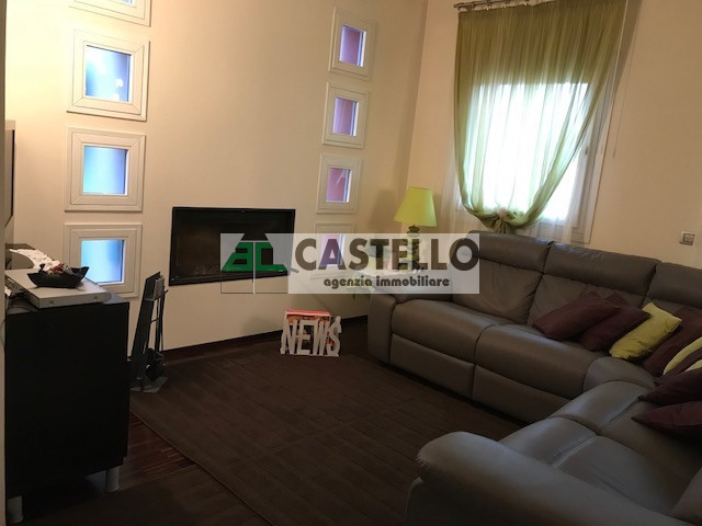 Noventa Padovana proponiamo in esclusiva interessante porzione di bifamiliare con finiture di pre...