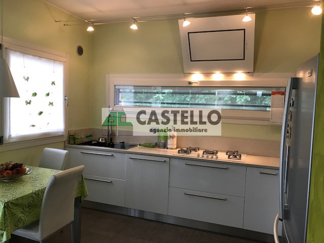 Noventa Padovana proponiamo in esclusiva interessante porzione di bifamiliare con finiture di pre...