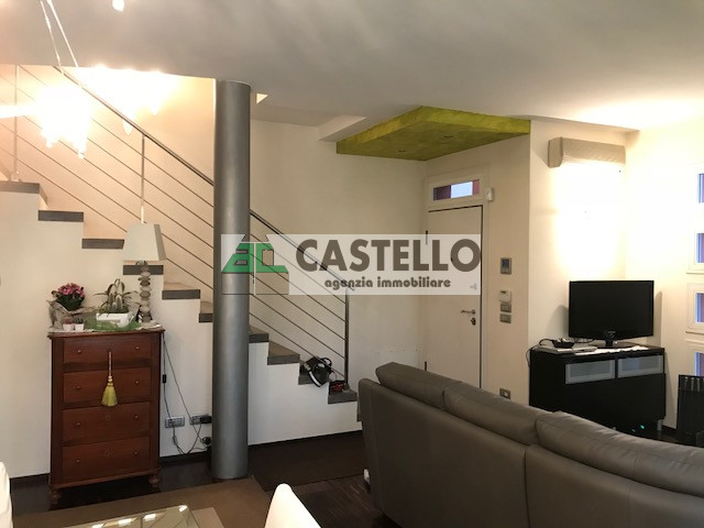 Noventa Padovana proponiamo in esclusiva interessante porzione di bifamiliare con finiture di pre...