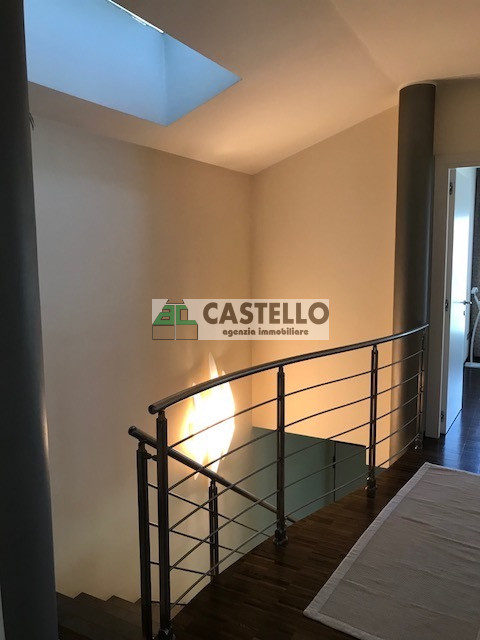 Noventa Padovana proponiamo in esclusiva interessante porzione di bifamiliare con finiture di pre...