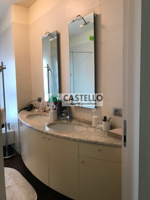 Noventa Padovana proponiamo in esclusiva interessante porzione di bifamiliare con finiture di pre...