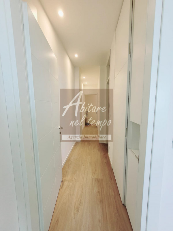 JESOLO (VE) - PIAZZA TORINO

In nostra esclusiva proponiamo in vendita un bellissimo e luminoso a...