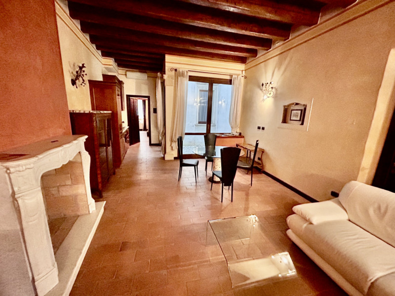 Padova centro storico vicinanze Santo , Nicoletta Dardilli di AD Casadova propone in vendita stor...