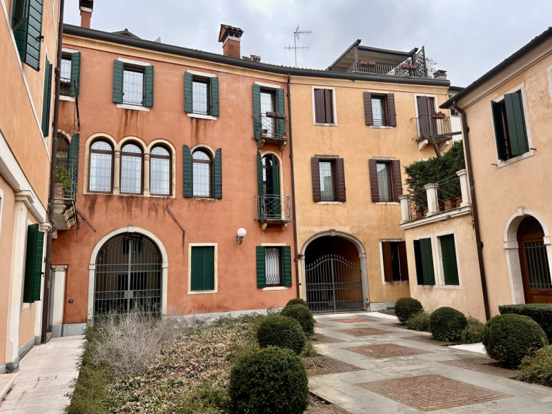 Padova centro storico vicinanze Santo , Nicoletta Dardilli di AD Casadova propone in vendita stor...