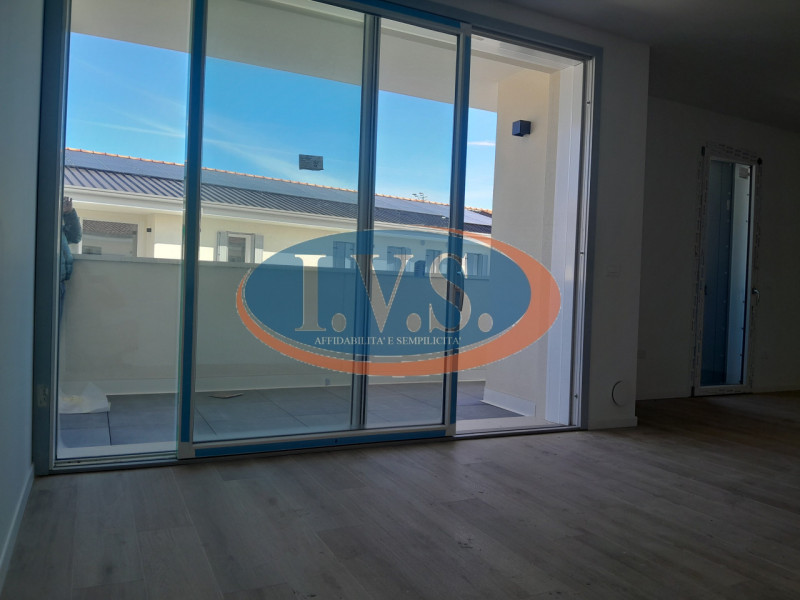 MONTEGALDA (VI): Nuova costruzione di un elegante appartamento bicamere in un contesto di sole 7 ...