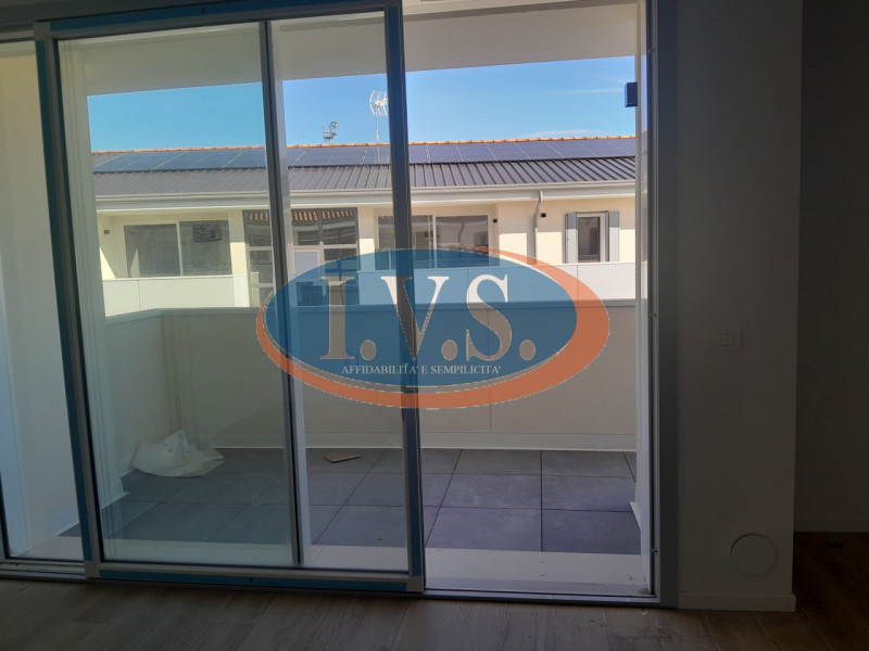 MONTEGALDA (VI): Nuova costruzione di un elegante appartamento bicamere in un contesto di sole 7 ...