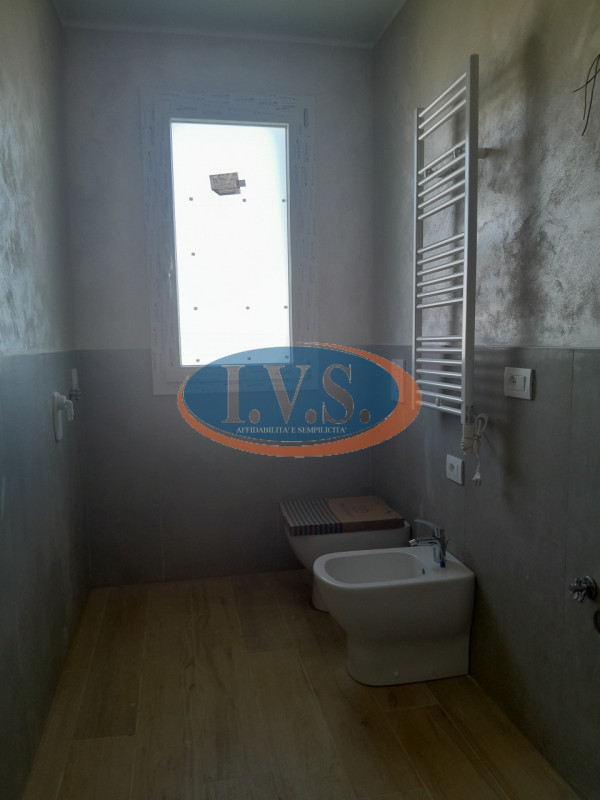 MONTEGALDA (VI): Nuova costruzione di un elegante appartamento bicamere in un contesto di sole 7 ...