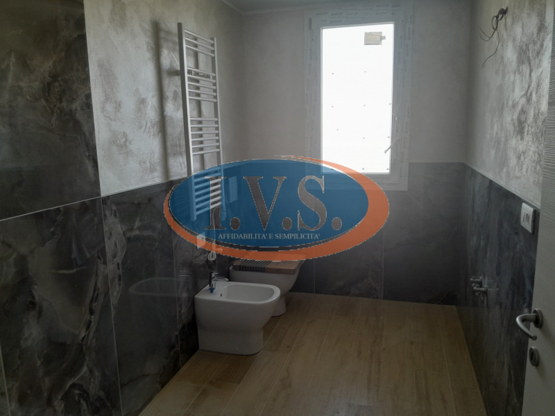 MONTEGALDA (VI): Nuova costruzione di un elegante appartamento bicamere in un contesto di sole 7 ...