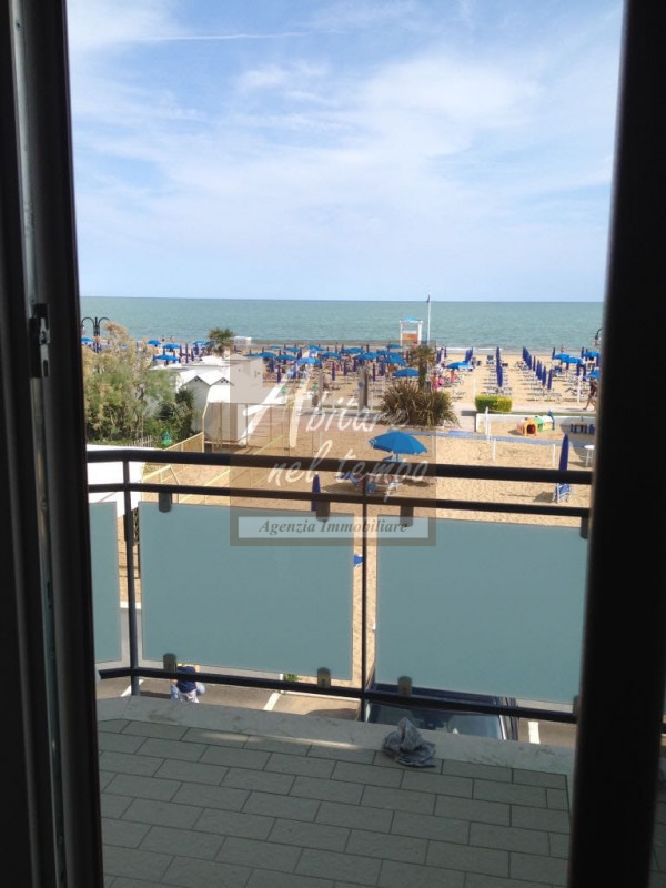 JESOLO (VE) - PIAZZA MILANO

In nostra esclusiva proponiamo in vendita un meraviglioso appartamen...