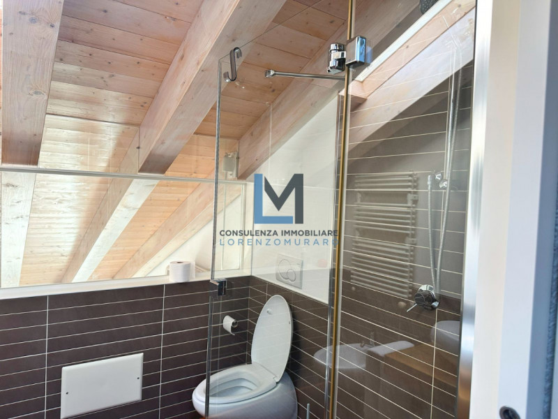 In pieno centro a Montebelluna, in recente complesso residenziale e direzionale, proponiamo in ve...