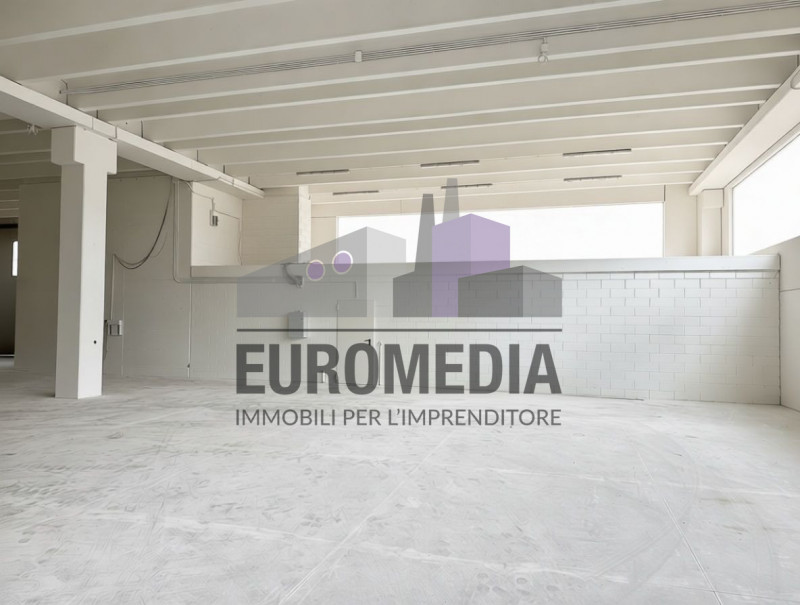 Per informazioni: 375.7062731

EUROMEDIA propone in locazione un interessante immobile a destinaz...