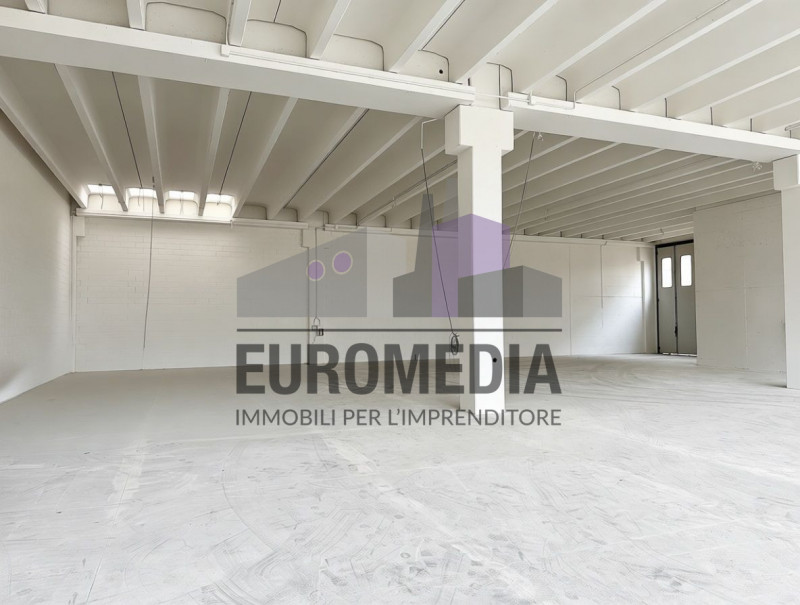 Per informazioni: 375.7062731

EUROMEDIA propone in locazione un interessante immobile a destinaz...