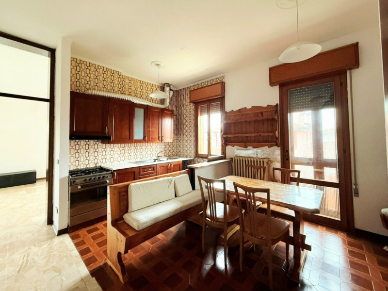 A Santa Caterina D'Este, nel centro di Carceri, proponiamo in affitto comodo appartamento di circ...