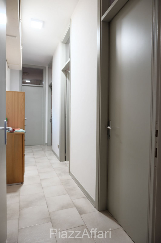 *** PREZZO RIBASSATO ***

Proponiamo in vendita casa singola divisa in due appartamenti disposti ...