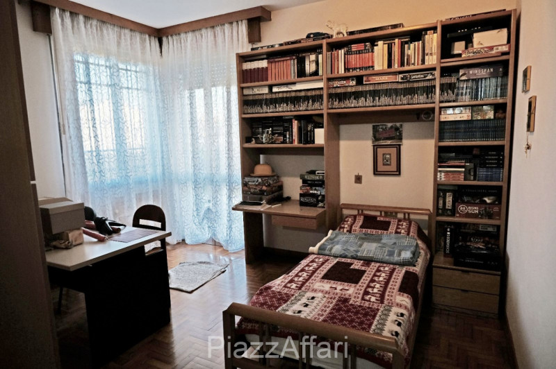 *** PREZZO RIBASSATO ***

Proponiamo in vendita casa singola divisa in due appartamenti disposti ...