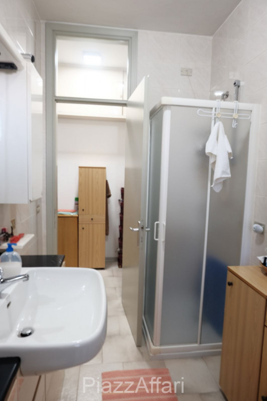 *** PREZZO RIBASSATO ***

Proponiamo in vendita casa singola divisa in due appartamenti disposti ...