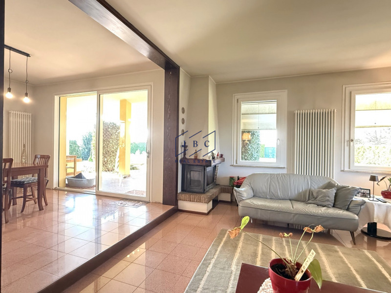 Chiarano - (Treviso)
Proponiamo in vendita a pochi minuti dal centro di Cessalto e di Chiarano, u...