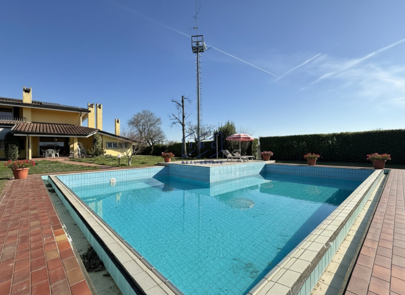 Chiarano - (Treviso)
Proponiamo in vendita a pochi minuti dal centro di Cessalto e di Chiarano, u...