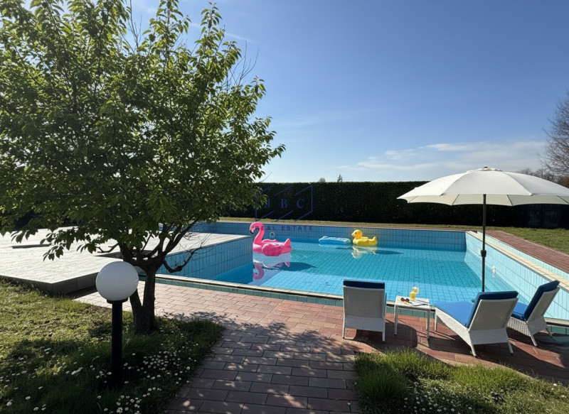 Chiarano - (Treviso)
Proponiamo in vendita a pochi minuti dal centro di Cessalto e di Chiarano, u...