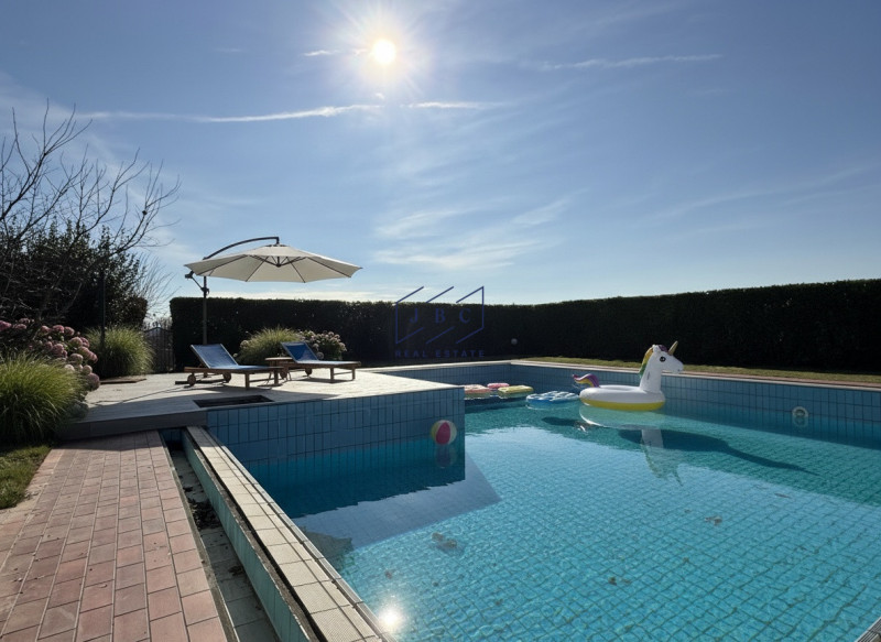 Chiarano - (Treviso)
Proponiamo in vendita a pochi minuti dal centro di Cessalto e di Chiarano, u...