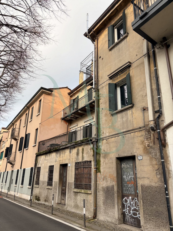 PADOVA – Centro Storico: Immobiliare MB propone in esclusiva intera palazzina edificata nei primi...
