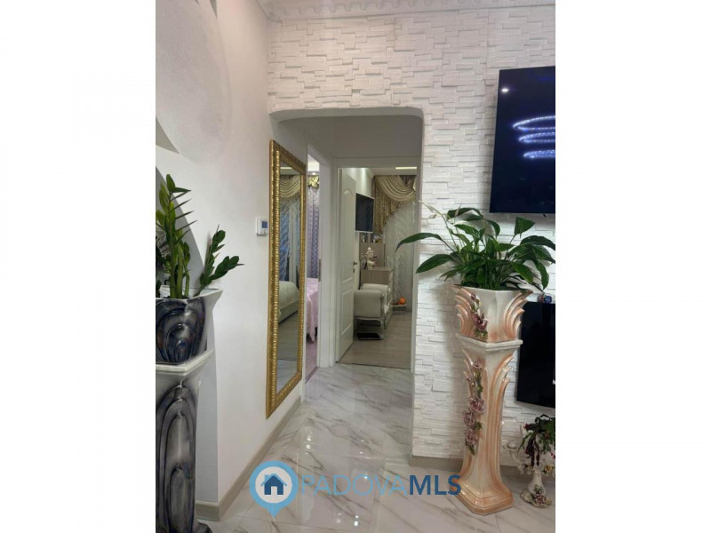 Immobile in esclusiva al Gruppo Padova MLS
In zona Arcella – San Carlo, a Padova, proponiamo in v...