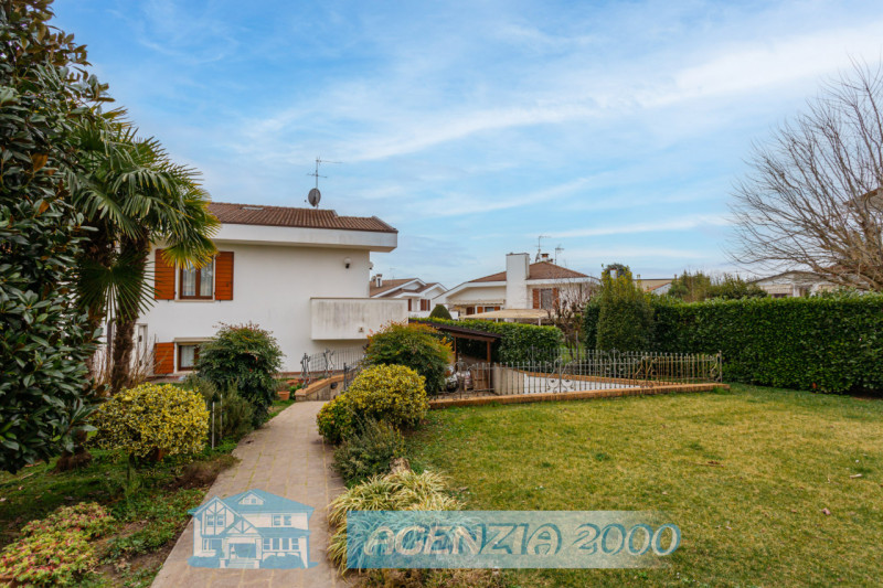 E' A CONSELVE LA TUA CASA!!! BELLISSIMA PORZIONE DI BIFAMILIARE IN ZONA TRANQUILLA DI QUARTIERE.....