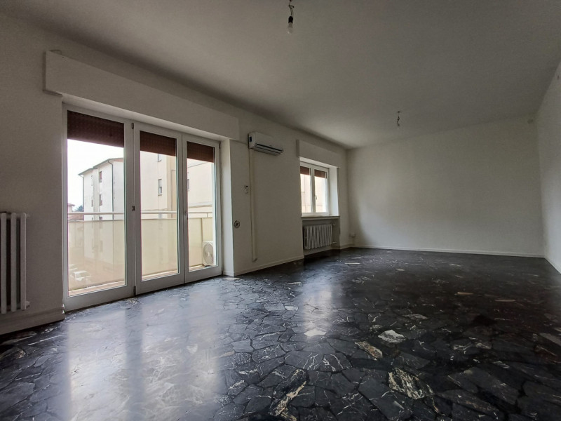 Per info, MANDARE UNA MAIL a " annagrandiagenzievicenza@gmail.com " con una breve presentazione d...