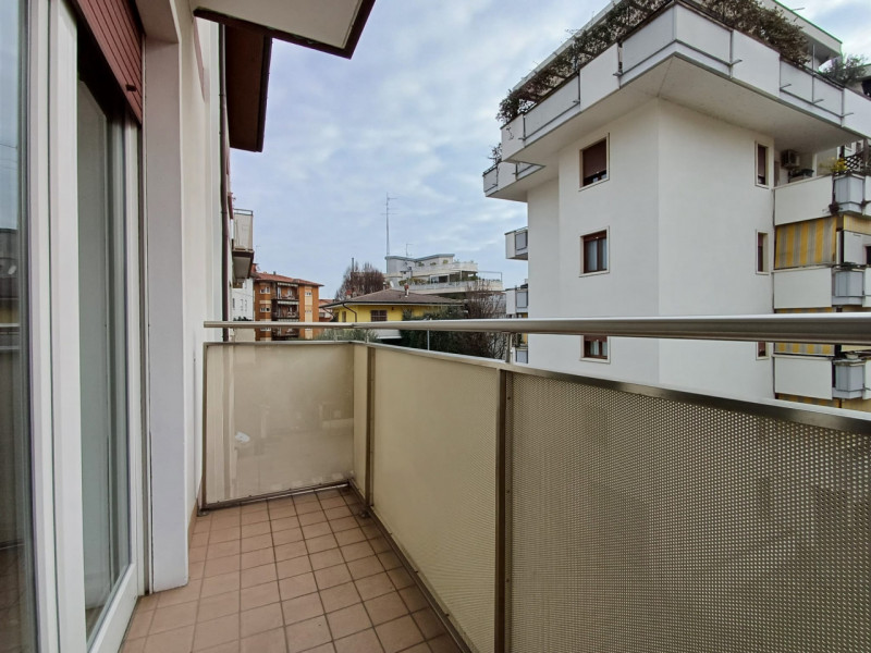 Per info, MANDARE UNA MAIL a " annagrandiagenzievicenza@gmail.com " con una breve presentazione d...