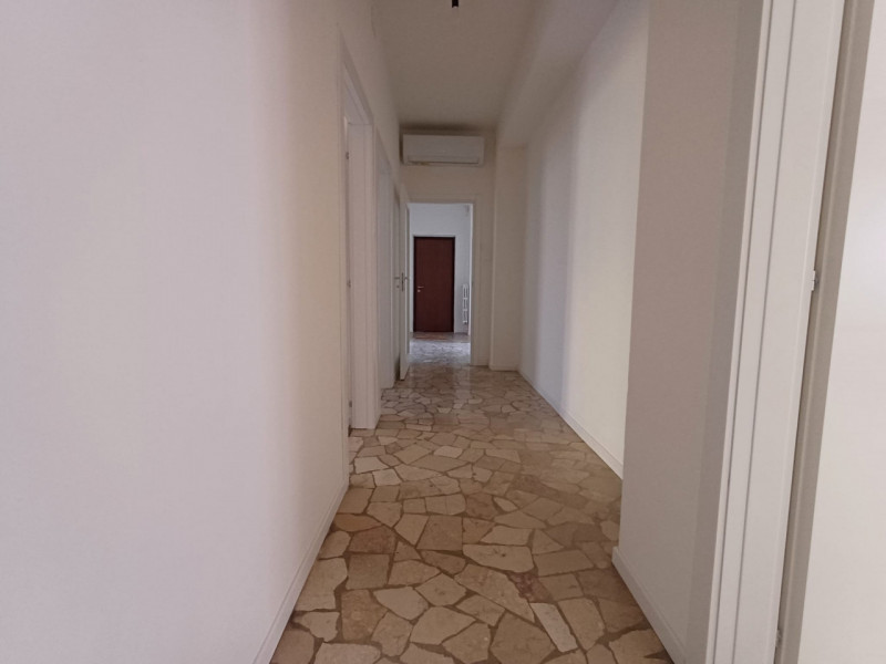 Per info, MANDARE UNA MAIL a " annagrandiagenzievicenza@gmail.com " con una breve presentazione d...