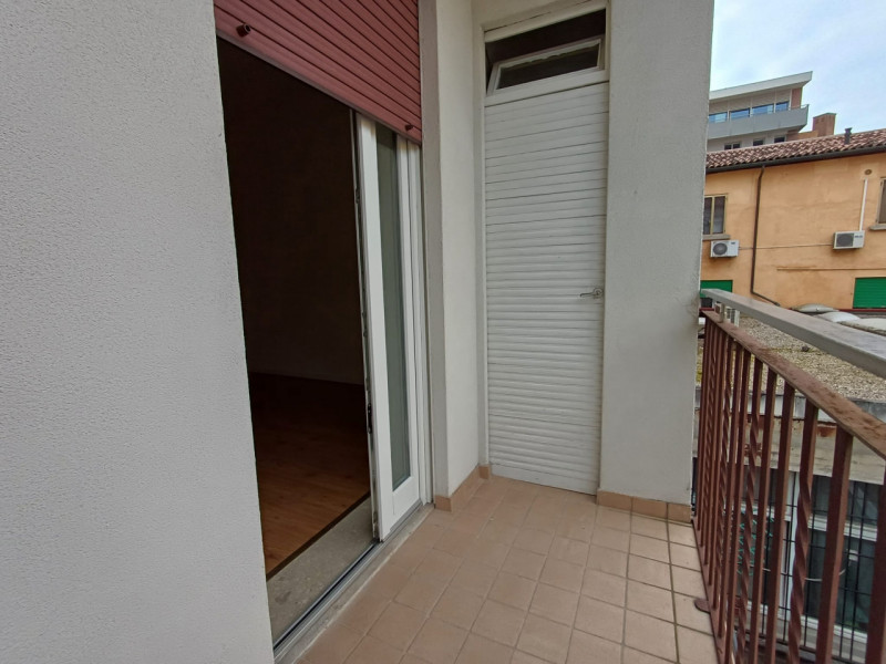 Per info, MANDARE UNA MAIL a " annagrandiagenzievicenza@gmail.com " con una breve presentazione d...