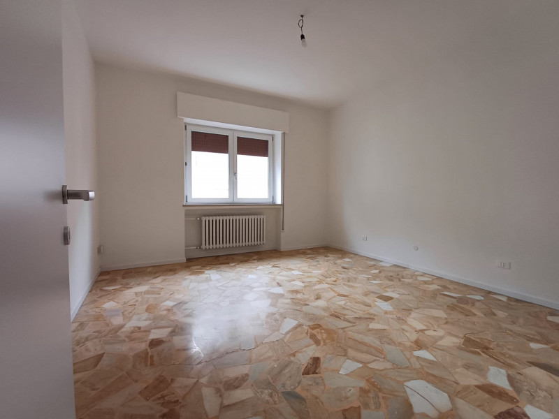 Per info, MANDARE UNA MAIL a " annagrandiagenzievicenza@gmail.com " con una breve presentazione d...