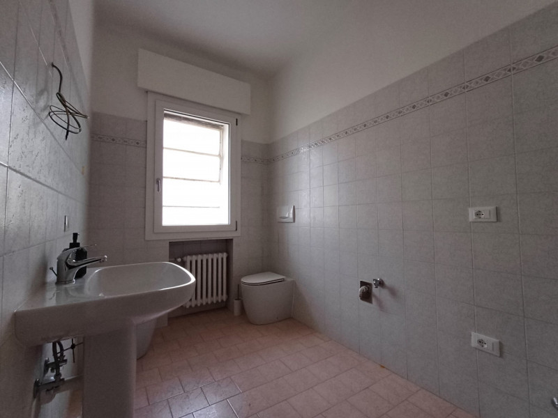 Per info, MANDARE UNA MAIL a " annagrandiagenzievicenza@gmail.com " con una breve presentazione d...