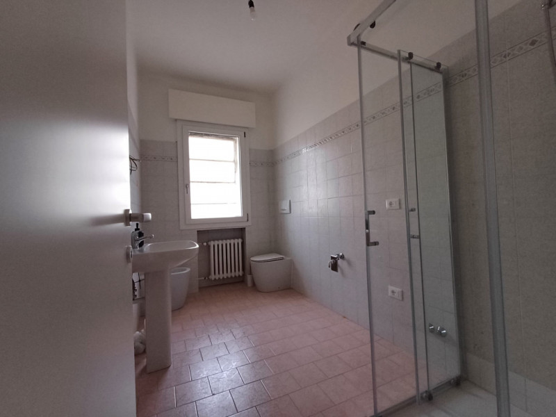 Per info, MANDARE UNA MAIL a " annagrandiagenzievicenza@gmail.com " con una breve presentazione d...