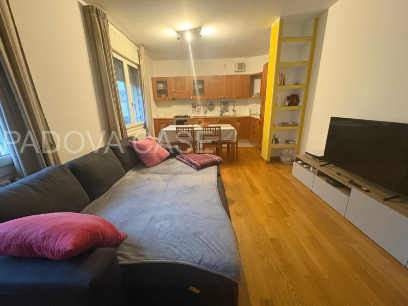 SOLO REFERENZIATI 

Scoprite questo splendido appartamento duplex situato nel cuore del quartiere...