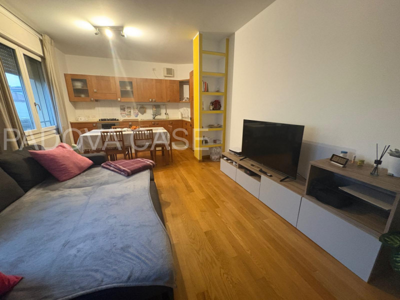 SOLO REFERENZIATI 

Scoprite questo splendido appartamento duplex situato nel cuore del quartiere...