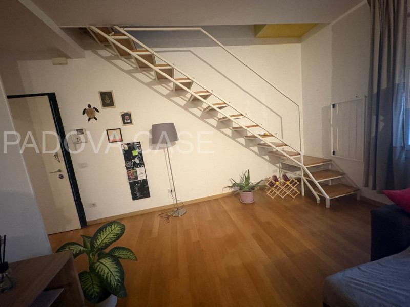 SOLO REFERENZIATI 

Scoprite questo splendido appartamento duplex situato nel cuore del quartiere...