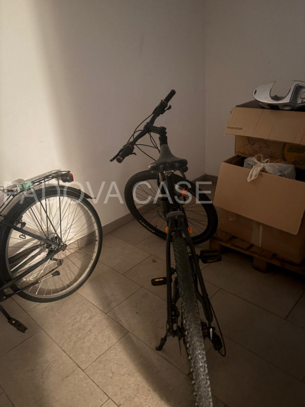 SOLO REFERENZIATI 

Scoprite questo splendido appartamento duplex situato nel cuore del quartiere...