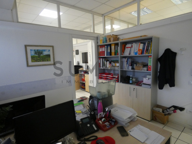 SCHIO - ZONA INDUSTRIALE: Immobile ad uso UFFICIO/LABORATORIO di mq. 350 locato ad azienda leader...