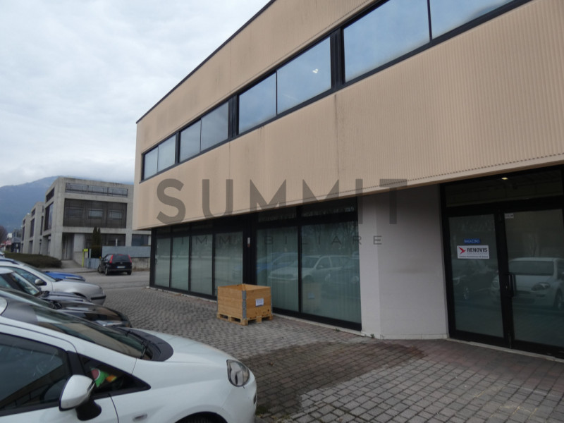 SCHIO - ZONA INDUSTRIALE: Immobile ad uso UFFICIO/LABORATORIO di mq. 350 locato ad azienda leader...