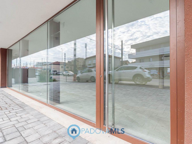 NEGOZIO COMMERCIALE ZONA VOLTABAROZZO (PD)

Immobile in esclusiva al Gruppo Padova MLS

Negozio d...